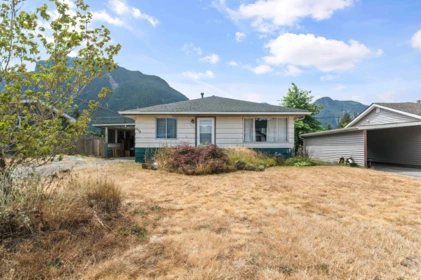 578 Thacker Avenue, Hope, BC, Hope — Single Family Residence for sale