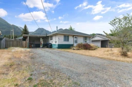 578 Thacker Avenue, Hope, BC