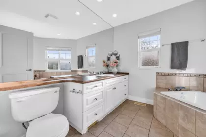 Powder Room Photo of 6602 193a Street, Surrey, BC