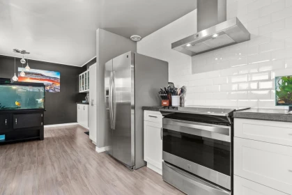 Kitchen Island Photo of 33580 5th Avenue, Mission, BC