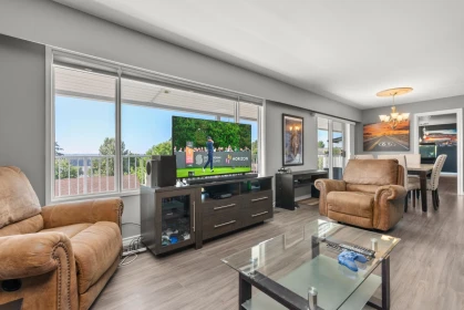 Living Room Photo of 33580 5th Avenue, Mission, BC