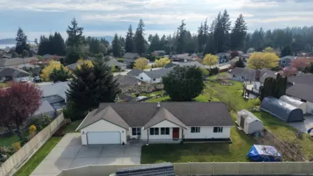 Living Room Photo of 6365 Homestead Avenue, Sechelt, BC