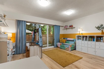 Bedroom 4 Photo of 4 33293 E Bourquin Crescent, Abbotsford, BC