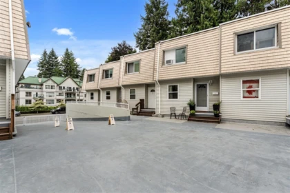 Garden / Landscaping Photo of 4 33293 E Bourquin Crescent, Abbotsford, BC