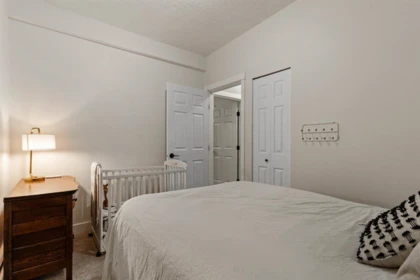 Hallway Photo of 4 33293 E Bourquin Crescent, Abbotsford, BC