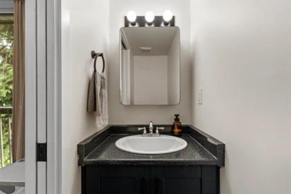 Laundry Room Photo of 4 33293 E Bourquin Crescent, Abbotsford, BC