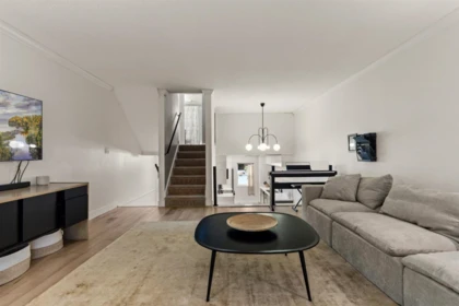 Primary Bedroom Photo of 4 33293 E Bourquin Crescent, Abbotsford, BC