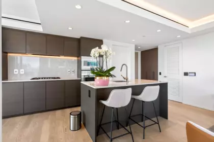 Kitchen Island Photo of 1606 1482 Robson Street, Vancouver, BC