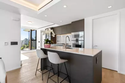 Kitchen Photo of 1606 1482 Robson Street, Vancouver, BC