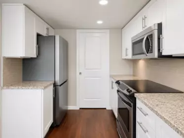 Kitchen Island Photo of 1403 288 Ungless Way, Port Moody, BC