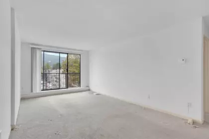 303 150 E 15th Street, North Vancouver, BC, North Vancouver — Apartment/Condo for sale