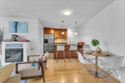 1707 1189 Melville Street, Vancouver, BC, Vancouver — Apartment/Condo for sale