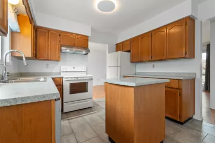 Kitchen Photo of 3340 Clearbrook Road, Abbotsford, BC