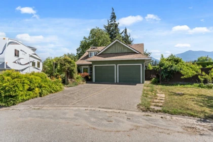 46003 Ivy Avenue, Chilliwack, BC, Chilliwack — Single Family Residence for sale