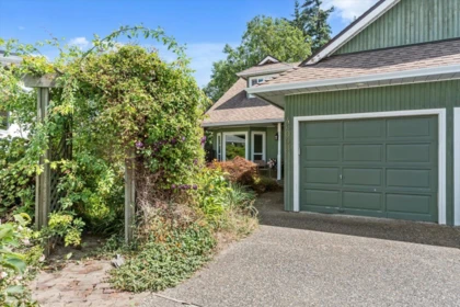 46003 Ivy Avenue, Chilliwack, BC, Chilliwack — Single Family Residence for sale