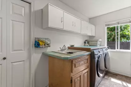 Guest Bathroom Photo of 46003 Ivy Avenue, Chilliwack, BC