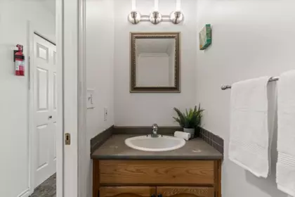 Powder Room Photo of 46003 Ivy Avenue, Chilliwack, BC