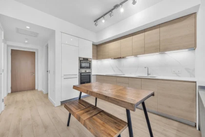 Kitchen Island Photo of 1203 2085 Skyline Court, Burnaby, BC