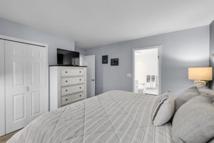 Bedroom 2 Photo of 105 15717 Marine Drive, White Rock, BC