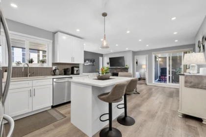 Breakfast Nook Photo of 105 15717 Marine Drive, White Rock, BC