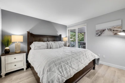 Walk-In Closet Photo of 105 15717 Marine Drive, White Rock, BC
