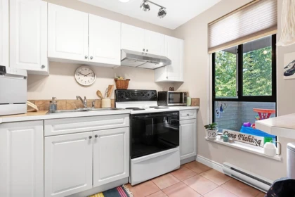 201 9146 Saturna Drive, Burnaby, BC, Burnaby — Apartment/Condo for sale