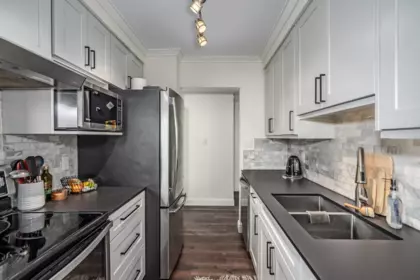 Walk-In Closet Photo of 1808 2041 Bellwood Avenue, Burnaby, BC