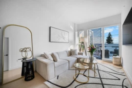 454 422 E 3rd Street, North Vancouver, BC