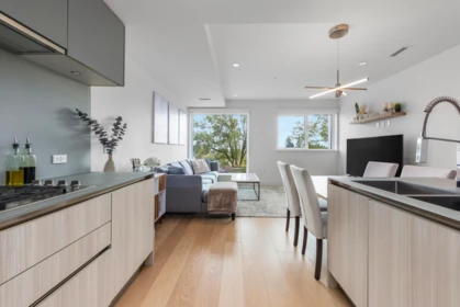 Breakfast Nook Photo of 138 W Woodstock Avenue, Vancouver, BC