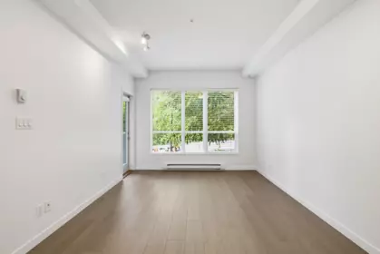 Kitchen Photo of 210 6420 194 Street, Surrey, BC