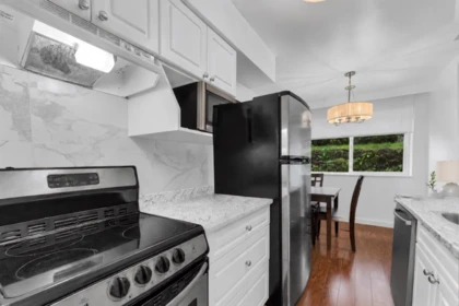 Breakfast Nook Photo of 1 1420 Chesterfield Avenue, North Vancouver, BC