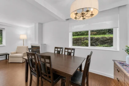 Kitchen Island Photo of 1 1420 Chesterfield Avenue, North Vancouver, BC