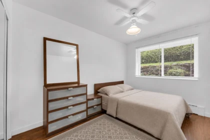 Primary Bedroom Photo of 1 1420 Chesterfield Avenue, North Vancouver, BC