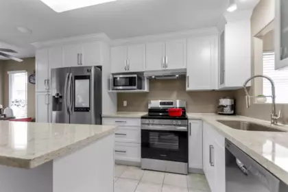 Kitchen Island Photo of 11469 207 Street, Maple Ridge, BC