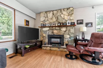 Breakfast Nook Photo of 17180 4 Avenue, Surrey, BC