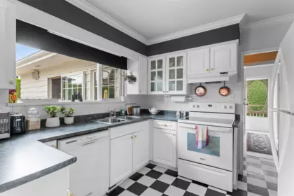 Kitchen Island Photo of 7800 Sunnydene Road, Richmond, BC