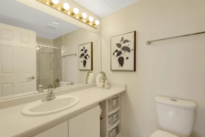 Entry Foyer Photo of 1906 9603 Manchester Drive, Burnaby, BC