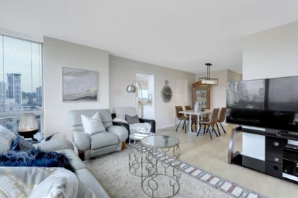 1906 9603 Manchester Drive, Burnaby, BC, Burnaby — Apartment/Condo for sale