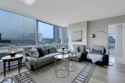 1906 9603 Manchester Drive, Burnaby, BC, Burnaby — Apartment/Condo for sale