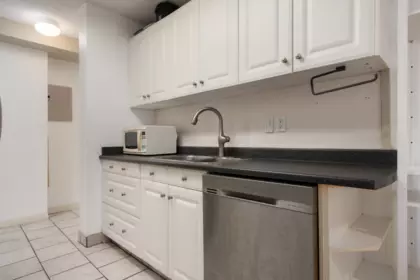 Kitchen Island Photo of 704 6689 Willingdon Avenue, Burnaby, BC