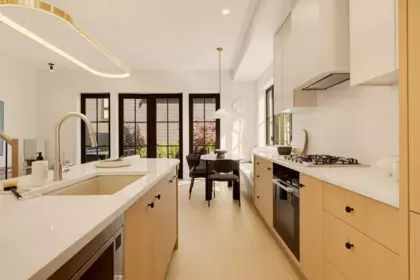 Kitchen Island Photo of 1 3185 Vine Street, Vancouver, BC