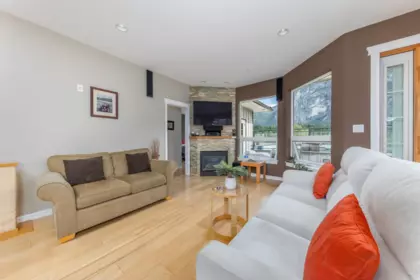 37738 Third Avenue, Squamish, BC, Squamish — Other for sale