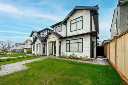 6752 Lakeview Avenue, Burnaby, BC, Burnaby — Half Duplex for sale