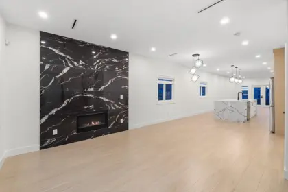 5829 Neville Street, Burnaby, BC, Burnaby — Half Duplex for sale
