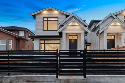 5829 Neville Street, Burnaby, BC, Burnaby — Half Duplex for sale