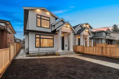 5829 Neville Street, Burnaby, BC, Burnaby — Half Duplex for sale