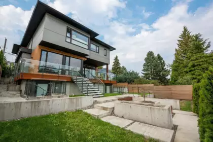 Garden / Landscaping Photo of 6192 Elgin Avenue, Burnaby, BC