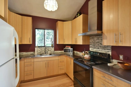 6583 Acorn Road, Sechelt, BC, Sechelt — Single Family Residence for sale