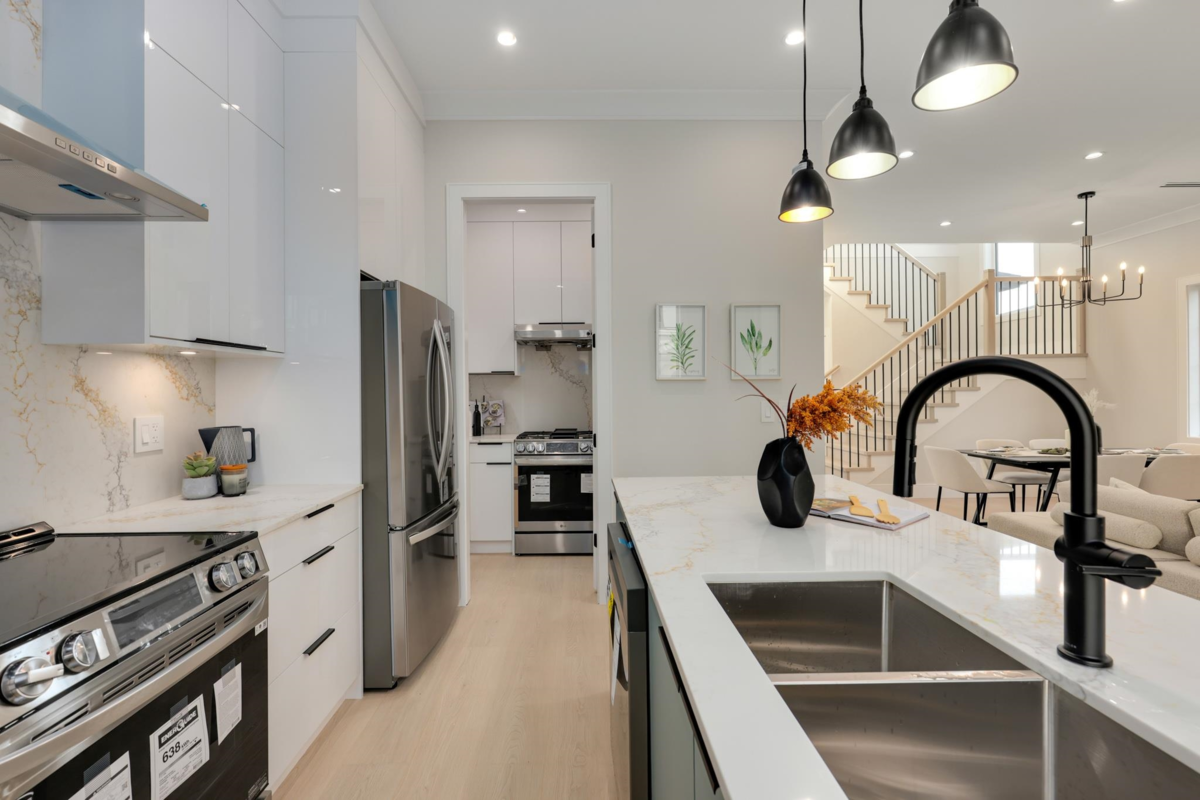 Primary Bathroom Photo of 101 765 Edgar Avenue, Coquitlam, BC