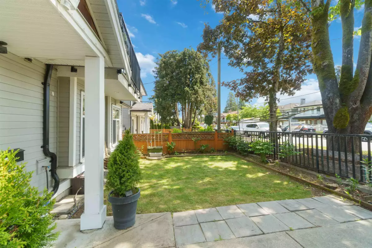 Dining Area Photo of 5703 Woodsworth Street, Burnaby, BC